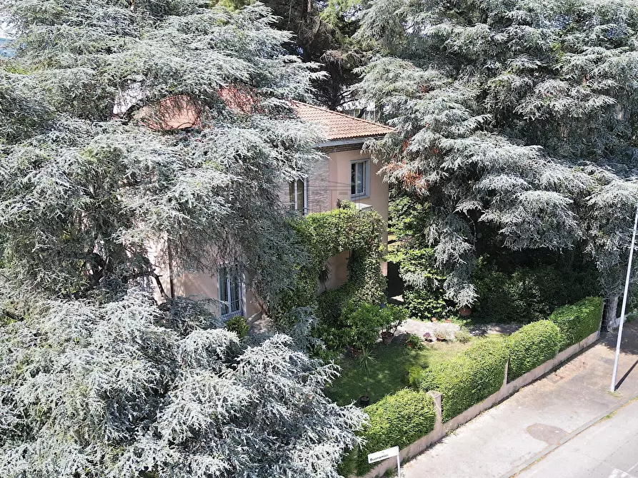 Immagine 44 di Villa in vendita  in Via Castruccio Buonamici a Lucca