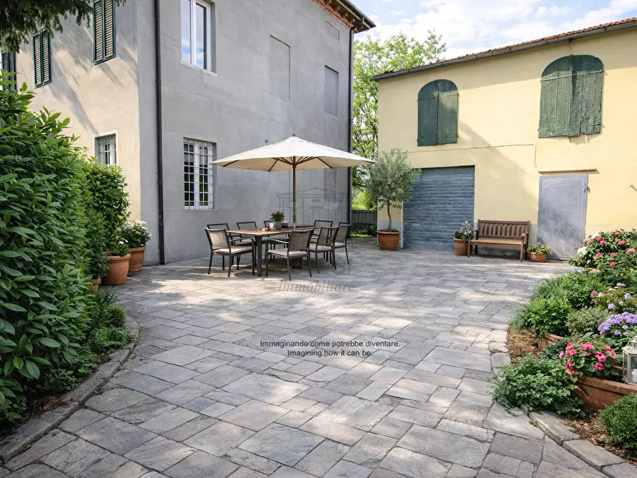 Immagine 1 di Villa in vendita  in Via della Repubblica a Capannori