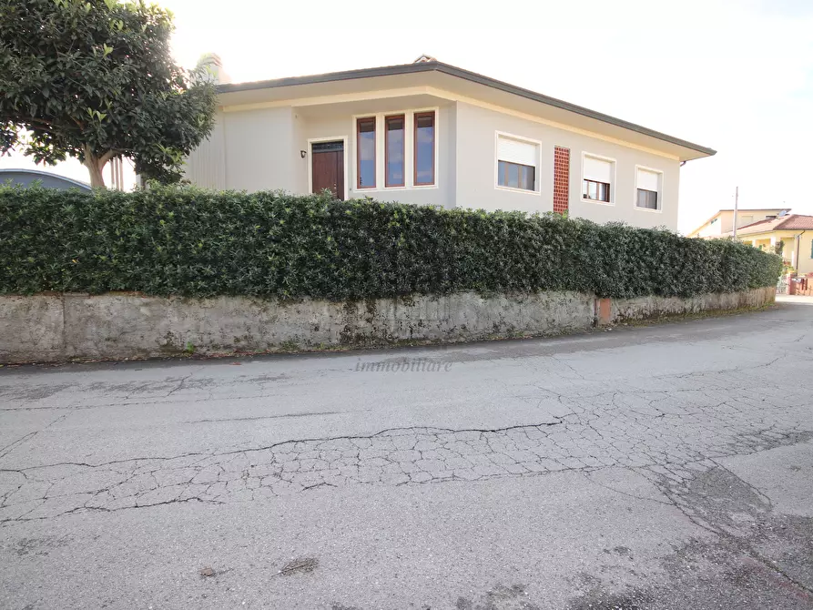 Immagine 4 di Villa in vendita  in Viale G. Puccini, S.Anna 1769 a Lucca