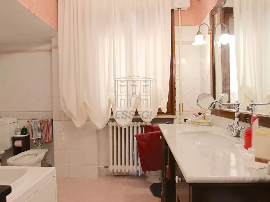 Immagine 37 di Villa in vendita  in Via Comunale Campolungo 51 a Lucca