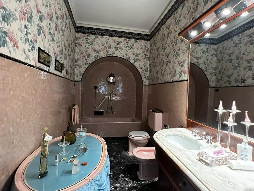 Immagine 13 di Appartamento in vendita  in Piazza San Michele 46 a Lucca