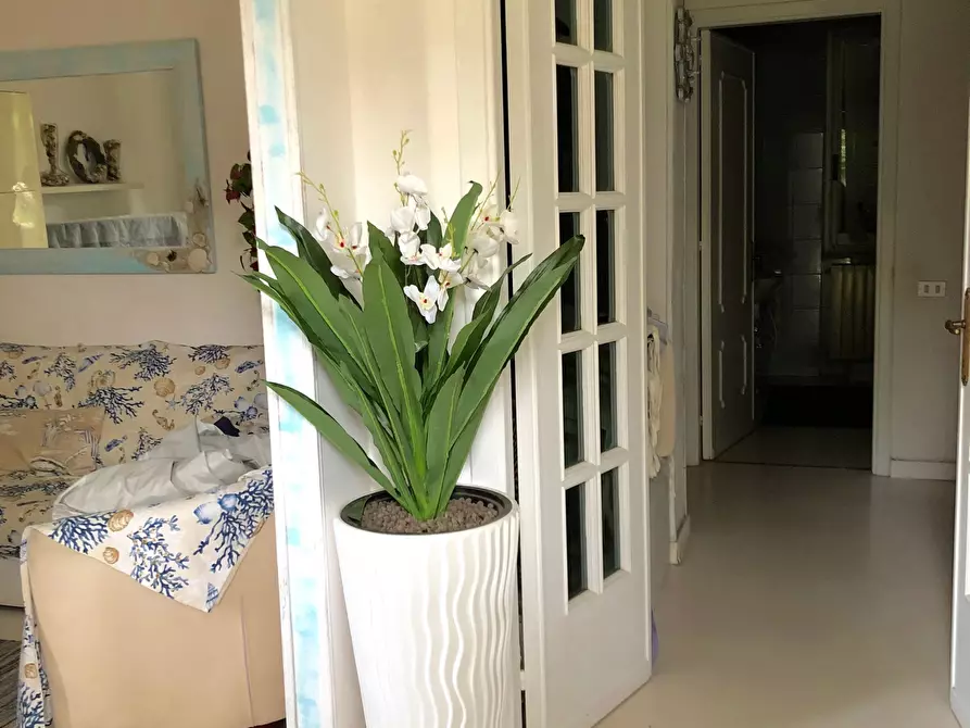 Immagine 8 di Villa in vendita  a Ameglia