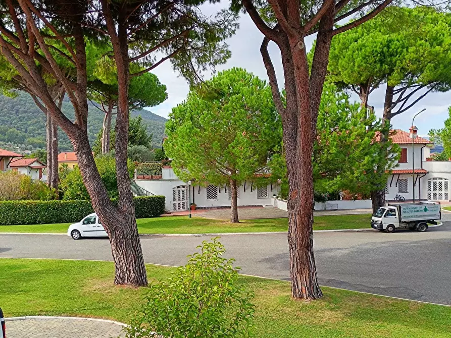 Immagine 7 di Pentalocale in vendita  a Ameglia