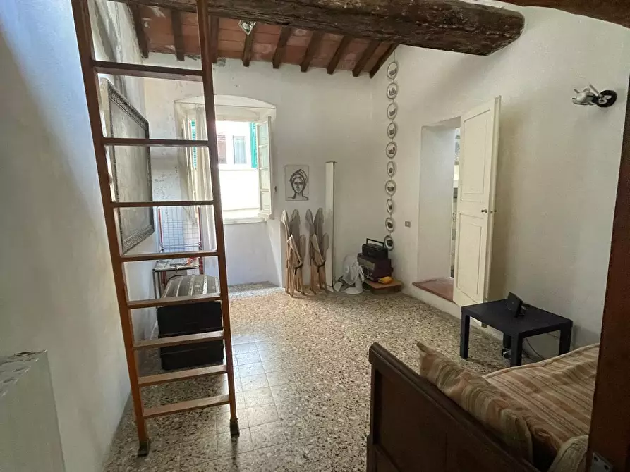 Immagine 13 di Pentalocale in vendita  in Piazza XIII Dicembre 6 a Ameglia