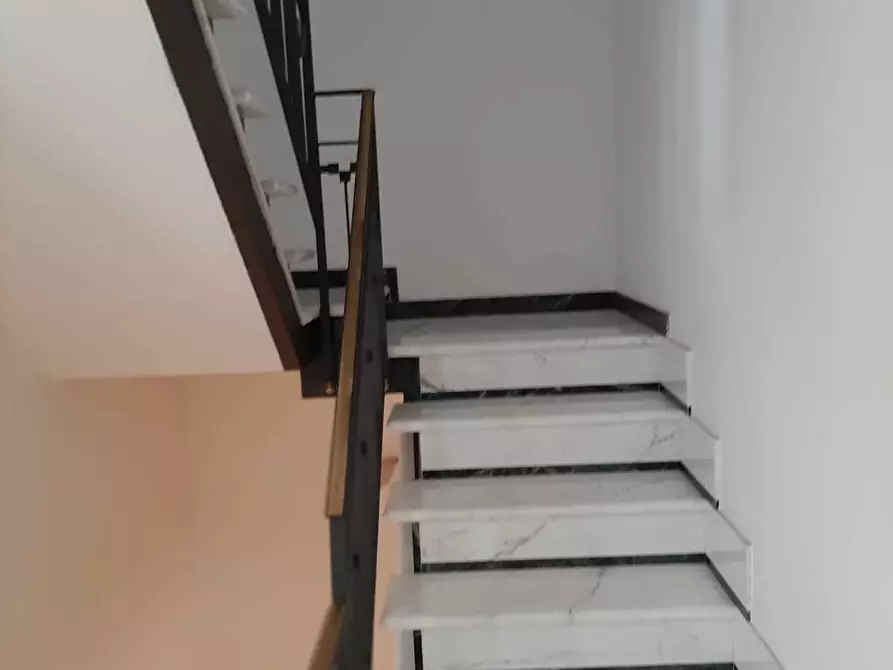 Immagine 6 di Pentalocale in vendita  a Sarzana