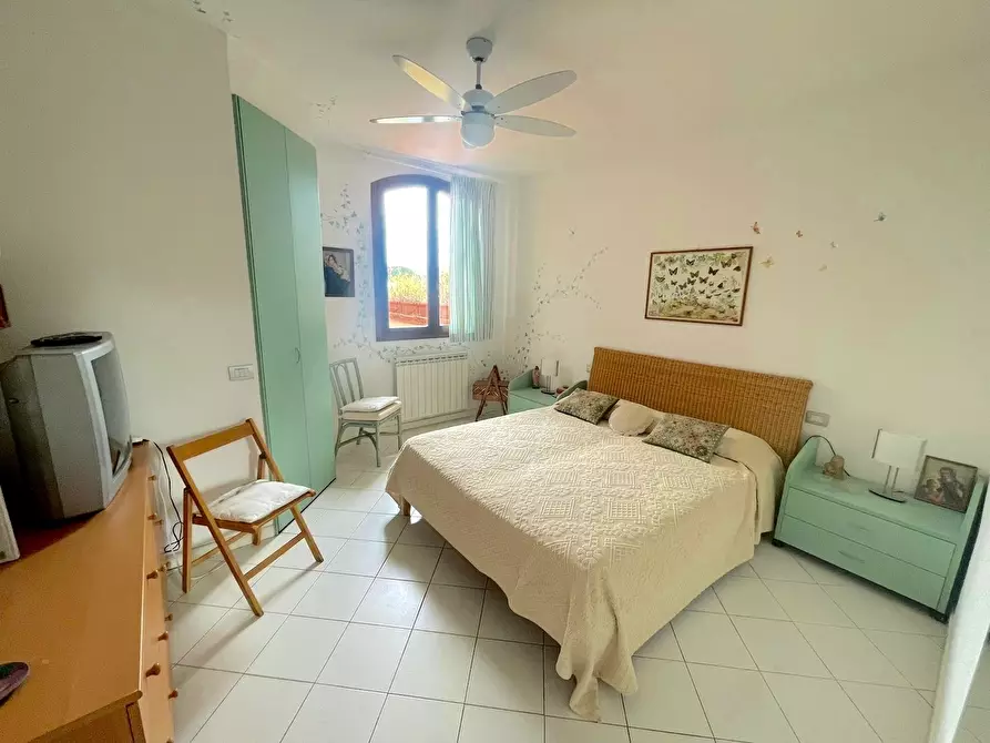 Immagine 11 di Pentalocale in vendita  a Ameglia