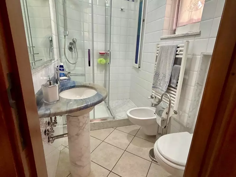 Immagine 15 di Casa semindipendente in vendita  a Carrara