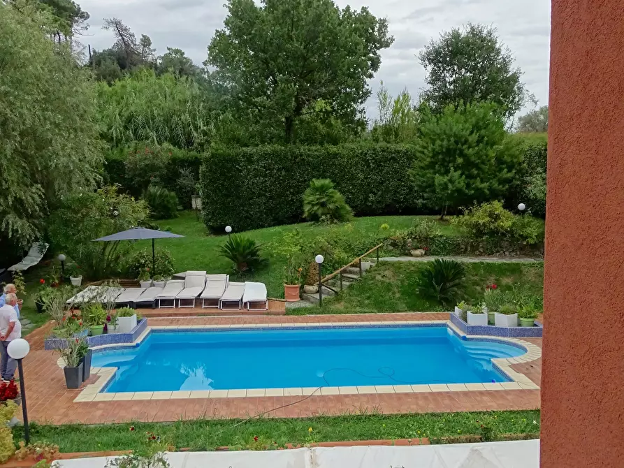 Immagine 4 di Villa in vendita  a Sarzana