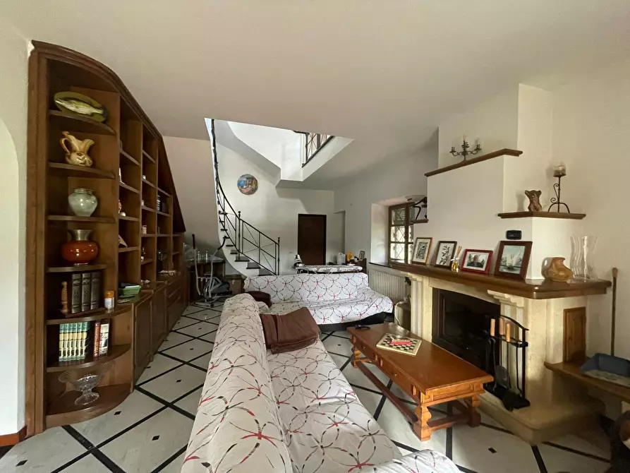 Immagine 6 di Villa in vendita  a Castelnuovo Magra