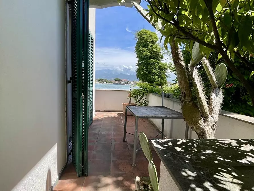 Immagine 12 di Porzione di casa in vendita  a Ameglia