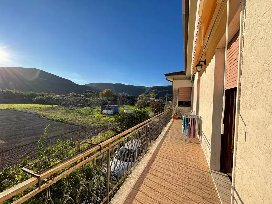 Immagine 2 di Pentalocale in vendita  a Ameglia