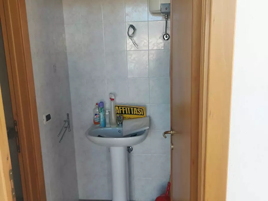 Immagine 4 di Ufficio in vendita  in Via Aurelia a Sarzana