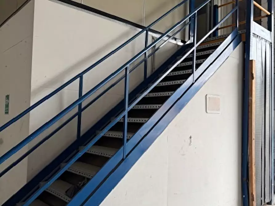 Immagine 16 di Capannone industriale in affitto  in Via degli Oliveti a Massa