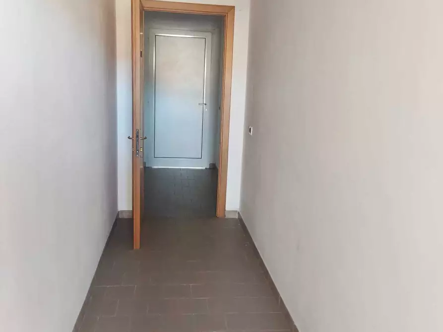 Immagine 5 di Ufficio in vendita  in Via Aurelia a Sarzana