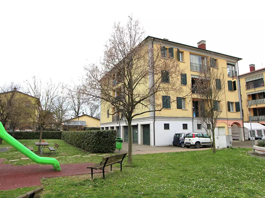 Immagine 1 di Appartamento in vendita  in Piazza Lorenzo D' Auria 3 a Valsamoggia