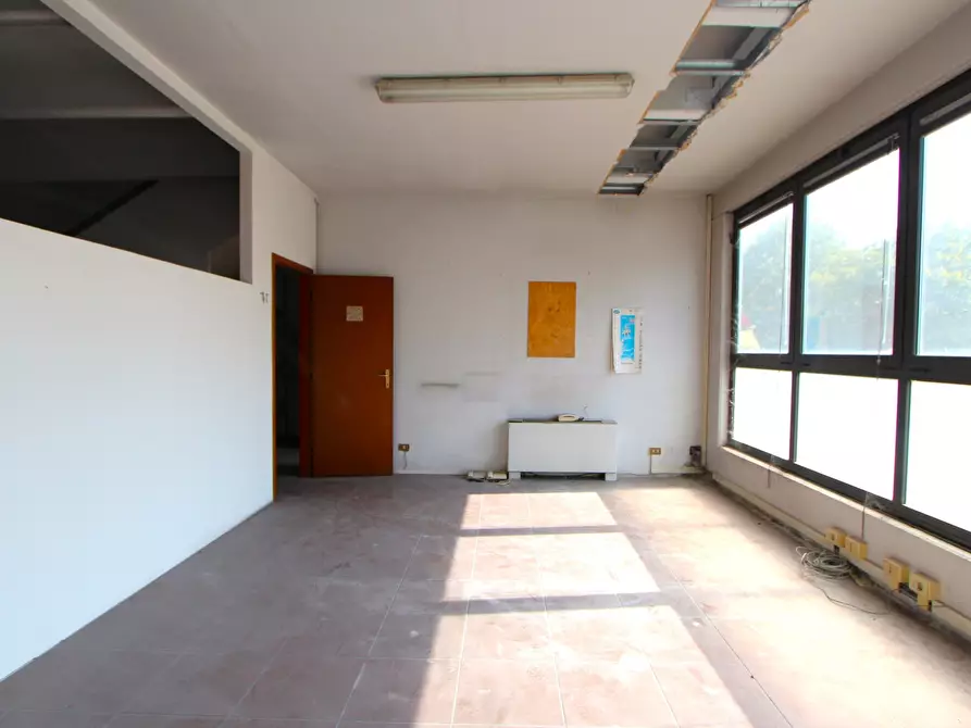 Immagine 5 di Showroom in affitto  in Via Muzza a Valsamoggia