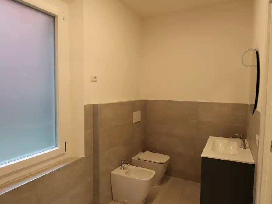 Immagine 19 di Appartamento in vendita  in Piazza Giuseppe Garibaldi a Valsamoggia