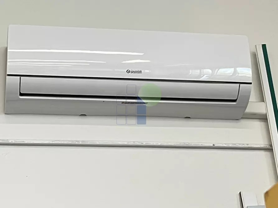 Immagine 2 di Locale commerciale in affitto  in Via Arrotini 11 a Livorno