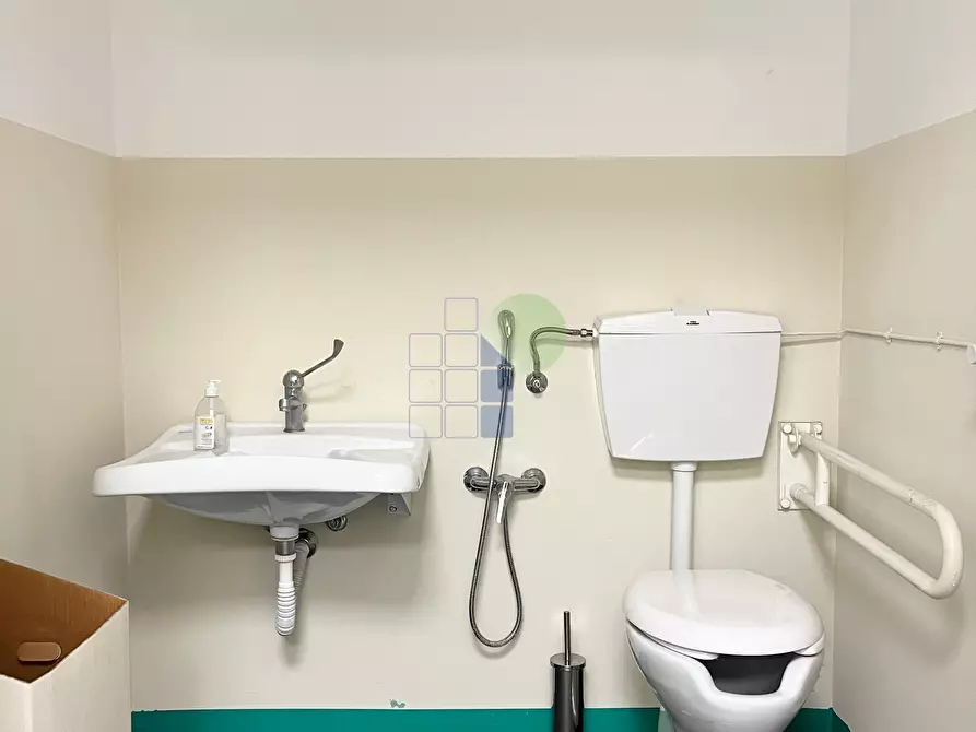 Immagine 22 di Attività artigianale in affitto  in Via dell' Artigianato 45 a Livorno