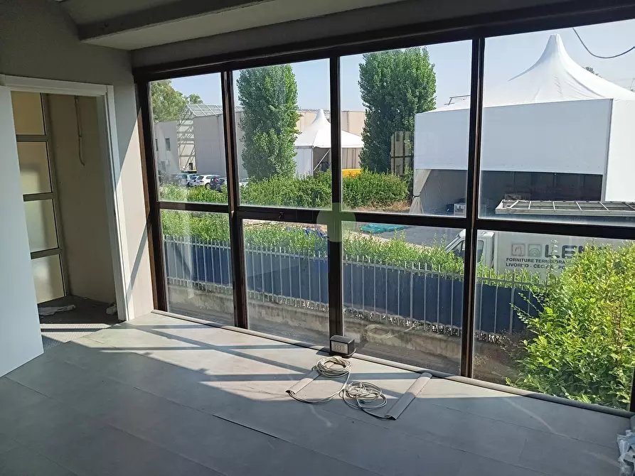 Immagine 9 di Attività artigianale in affitto  in Via Dell'Artigianato 43 a Livorno