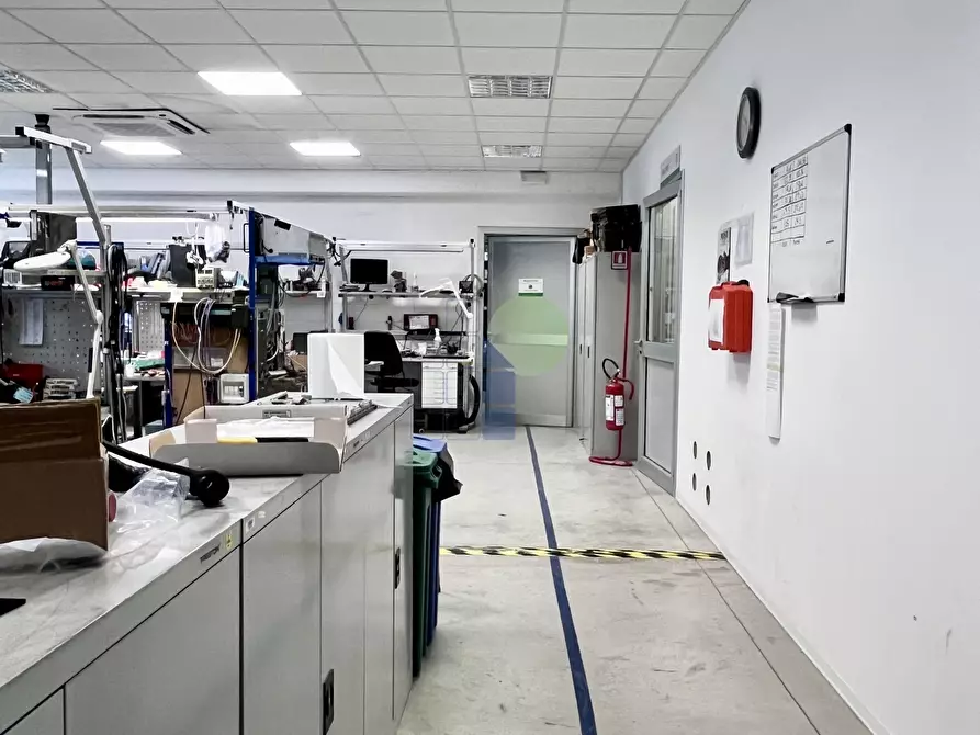 Immagine 9 di Attività artigianale in affitto  in Via  Cimarosa 55 a Livorno