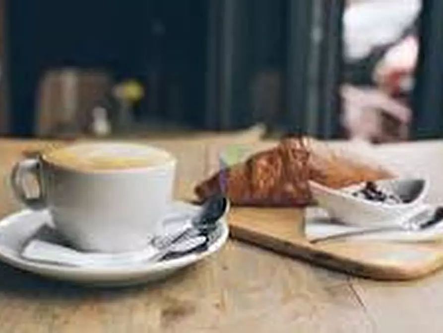 Immagine 1 di Bar / Ristorante in vendita  a Livorno