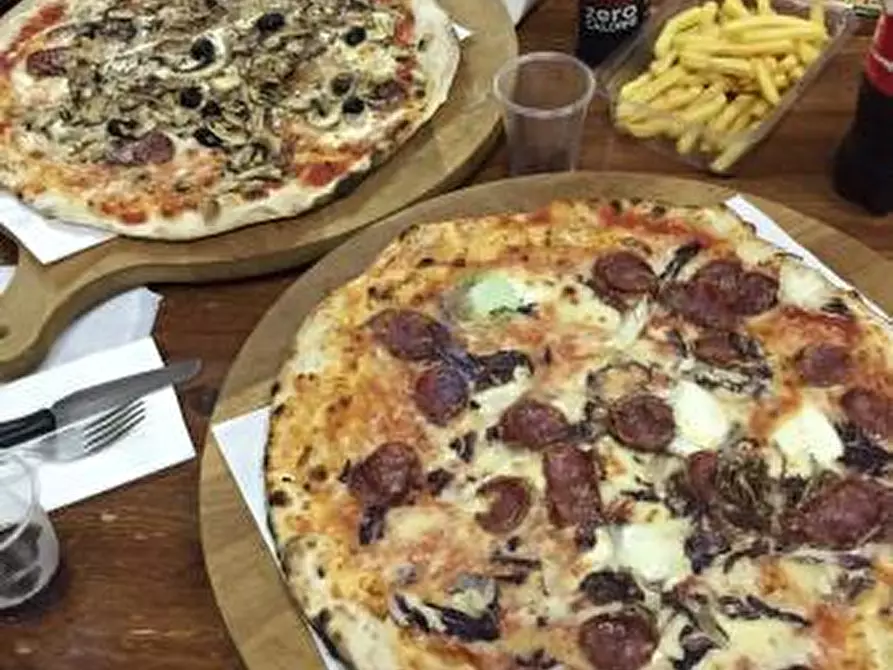 Immagine 2 di Pizzeria / Pub in vendita  in Piazza Cavour 64 a Livorno