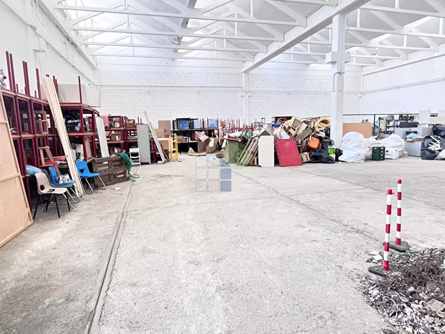 Immagine 4 di Attività artigianale in vendita  in Via Grotta delle Fate 89 a Livorno