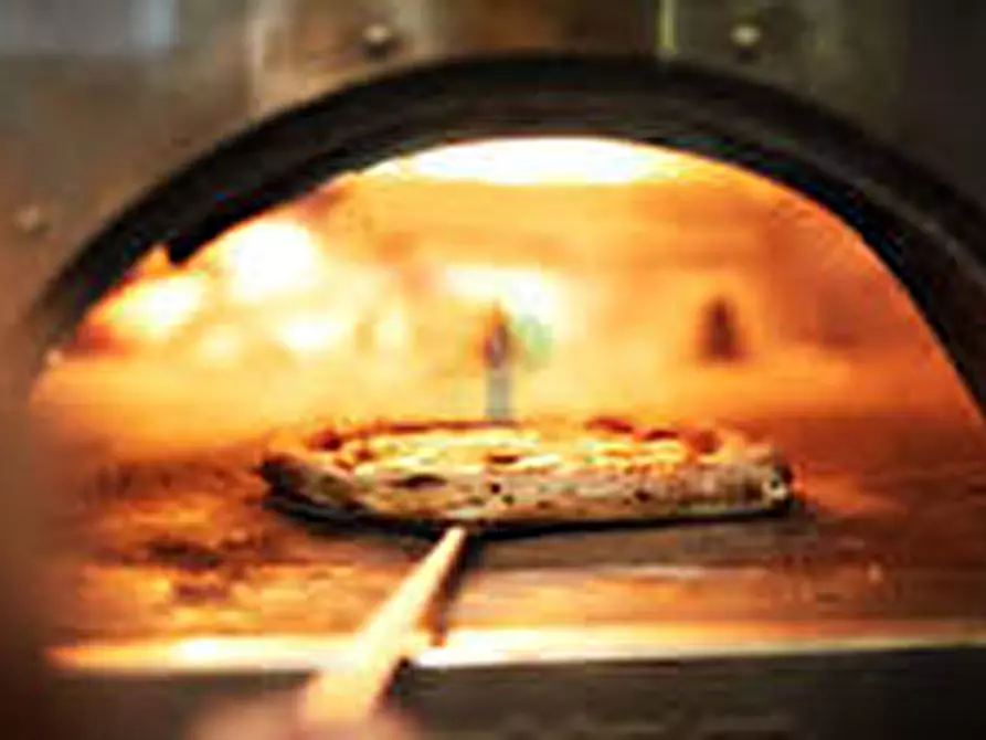 Immagine 1 di Pizzeria / Pub in vendita  a Livorno