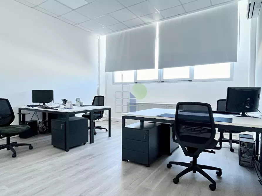 Immagine 12 di Ufficio in vendita  in Via Aurelio Nicolodi 52 a Livorno