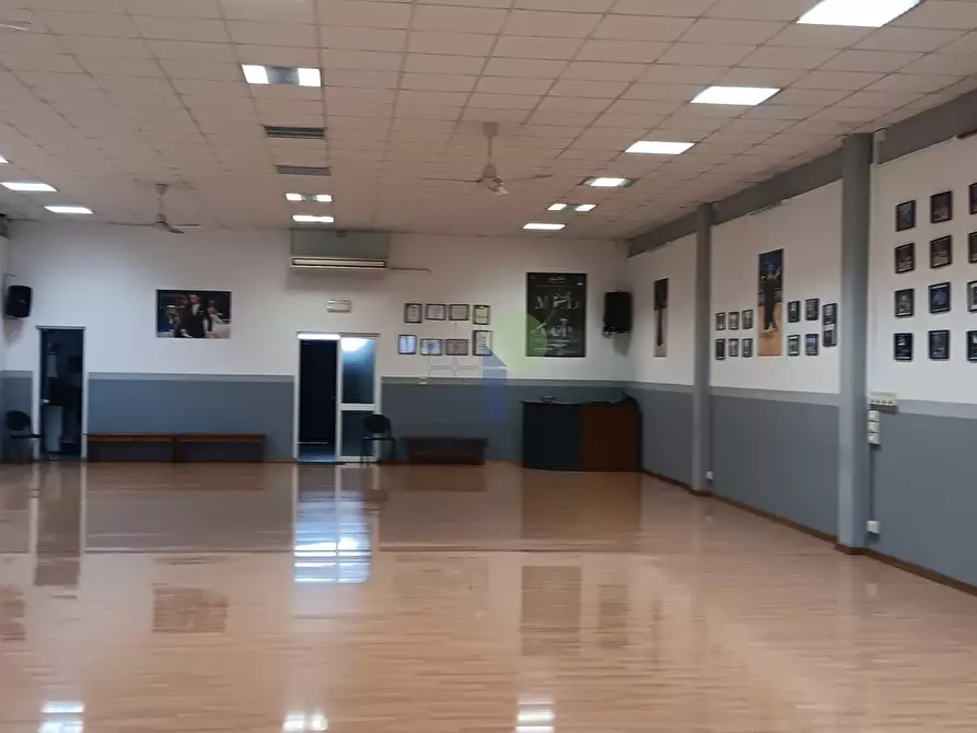 Immagine 9 di Attività artigianale in vendita  in Viale Giacomo Leopardi 41 a Livorno