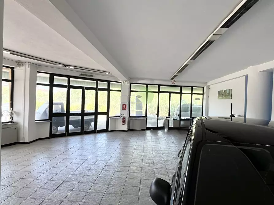 Immagine 1 di Capannone industriale in vendita  in Via Uberto Mondolfi 122 a Livorno