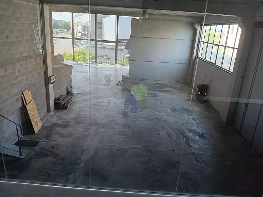 Immagine 3 di Attività artigianale in vendita  in Via dell'artigianato 43 a Livorno