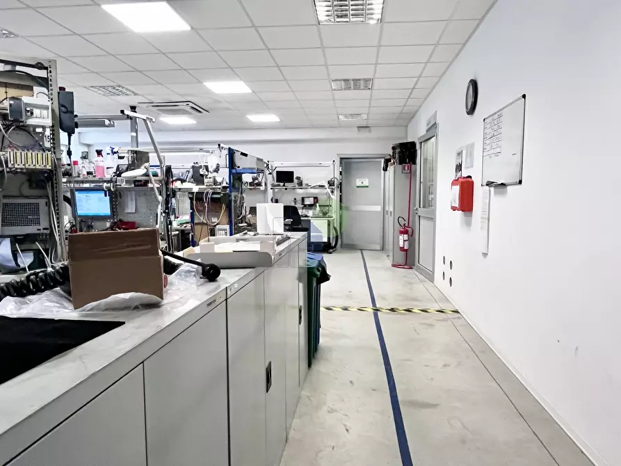 Immagine 17 di Attività artigianale in vendita  in Via  Cimarosa 55 a Livorno