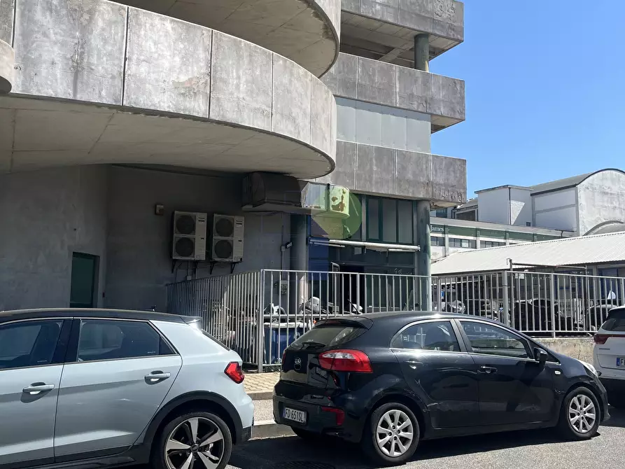 Immagine 1 di Capannone industriale in vendita  in Via delle Cateratte 55 a Livorno