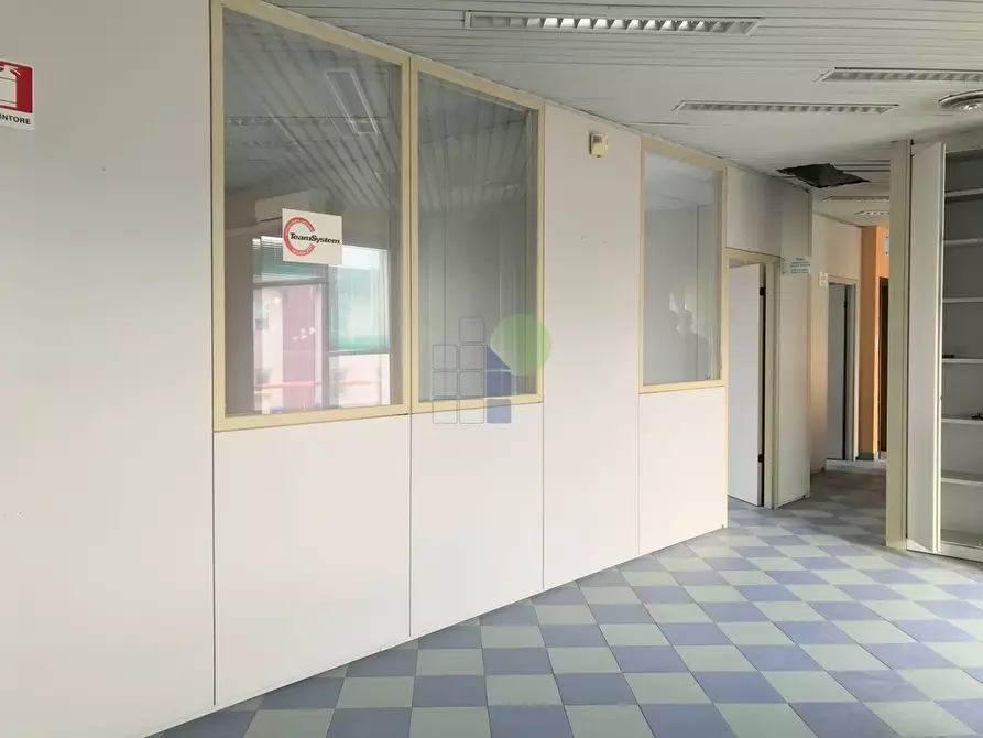 Immagine 13 di Ufficio in vendita  in Via delle Cateratte 11 a Livorno