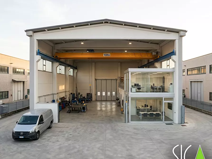 Immagine 3 di Capannone industriale in vendita  a Massa