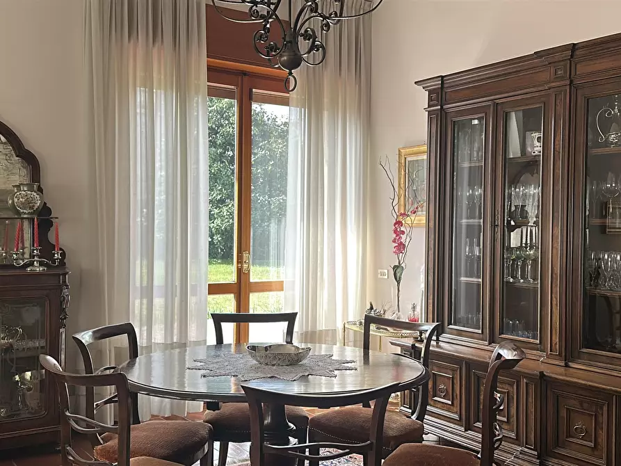 Immagine 2 di Villa in vendita  in Via Varallo Pombia 2 a Castelletto Sopra Ticino