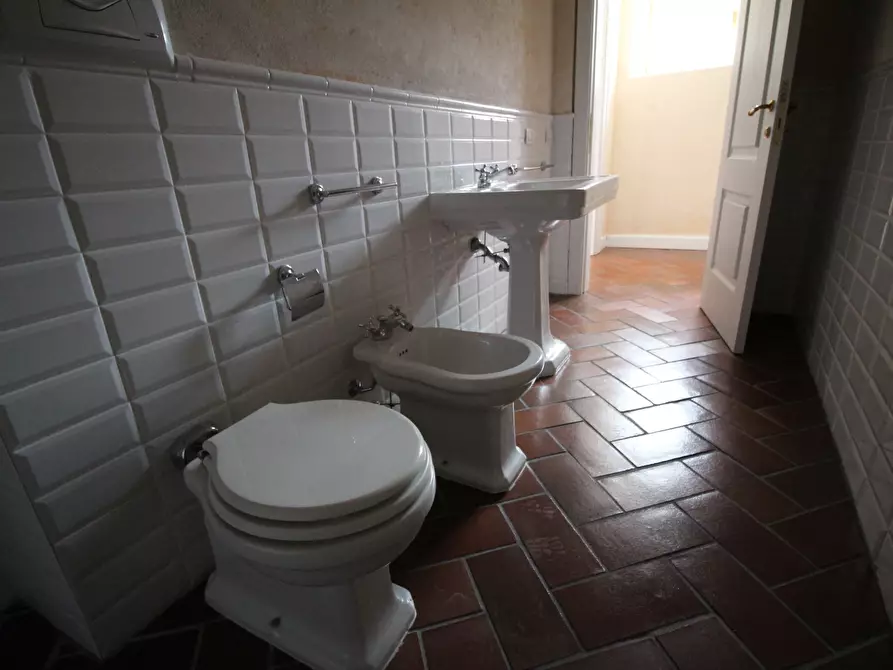 Immagine 7 di Ufficio in affitto  a Arona