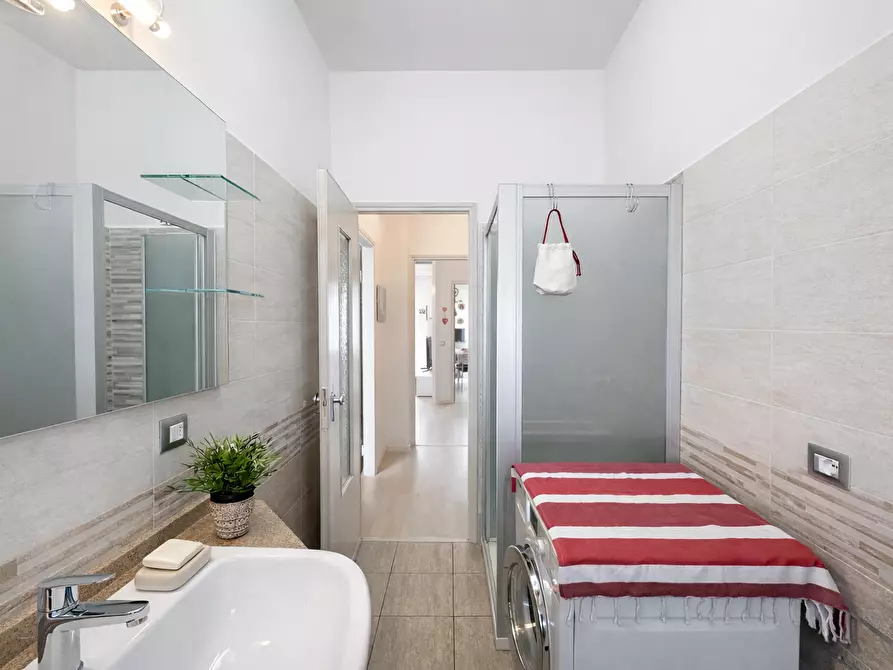 Immagine 20 di Bilocale in affitto  a Arona