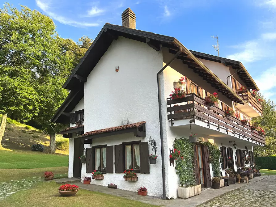 Immagine 2 di Villa in vendita  in Regione Cantarana 1 a Arona