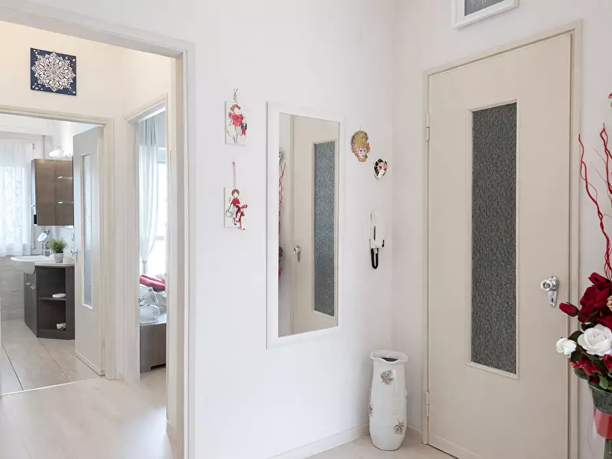 Immagine 13 di Bilocale in affitto  a Arona