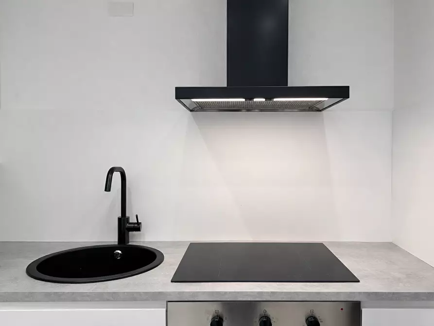 Immagine 7 di Bilocale in affitto  in Via Verbano a Arona