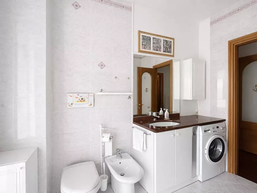 Immagine 11 di Bilocale in affitto  in Via XXIV Maggio 1 a Arona