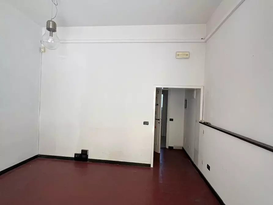 Immagine 4 di Locale commerciale in vendita  in Via delle Panche a Firenze