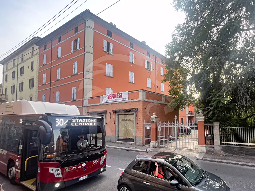 Immagine 12 di Quadrilocale in vendita  in via Castiglione 91 a Bologna