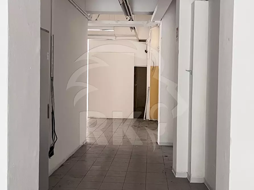 Immagine 7 di Locale commerciale in vendita  in VIA del PAVONE 73 a Ferrara