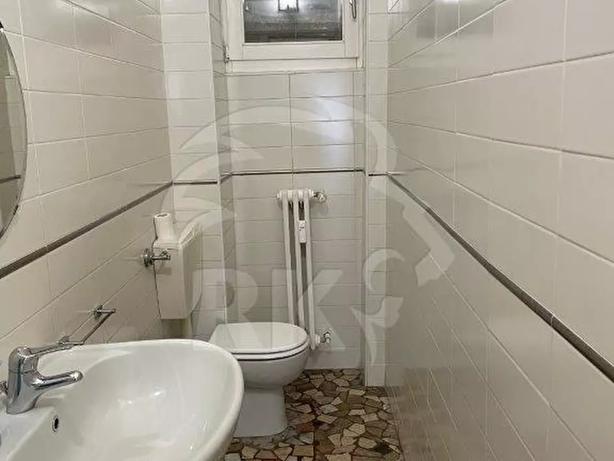 Immagine 19 di Locale commerciale in affitto  in via Milazzo a Bologna