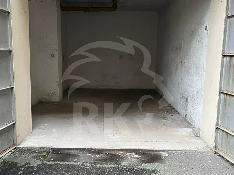 Immagine 2 di Garage in vendita  in Piazza della Pace 7 a Bologna