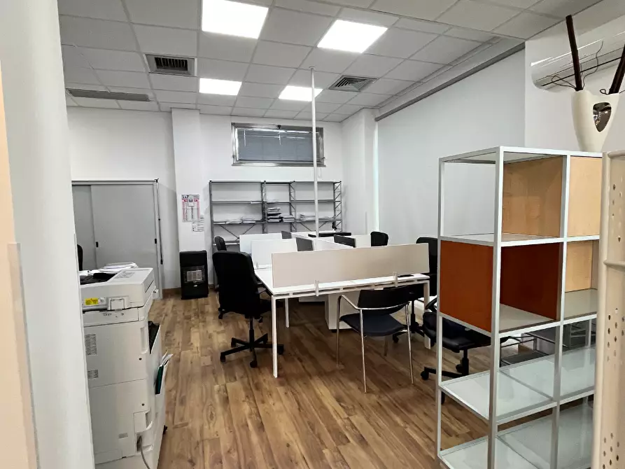 Immagine 7 di Locale commerciale in vendita  a Siracusa